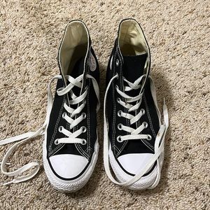 Black Hightop Converse - size US 8